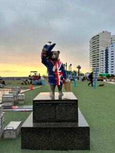 Peru Lima: Wenig Zeit, hohe Erwartungen? Dein Start in Peru Peru Lima Miraflores Paddington Statue