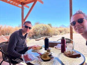 Frühstück in der Atacama Wüste